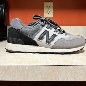Mens size 8 New Balance 574 grey.